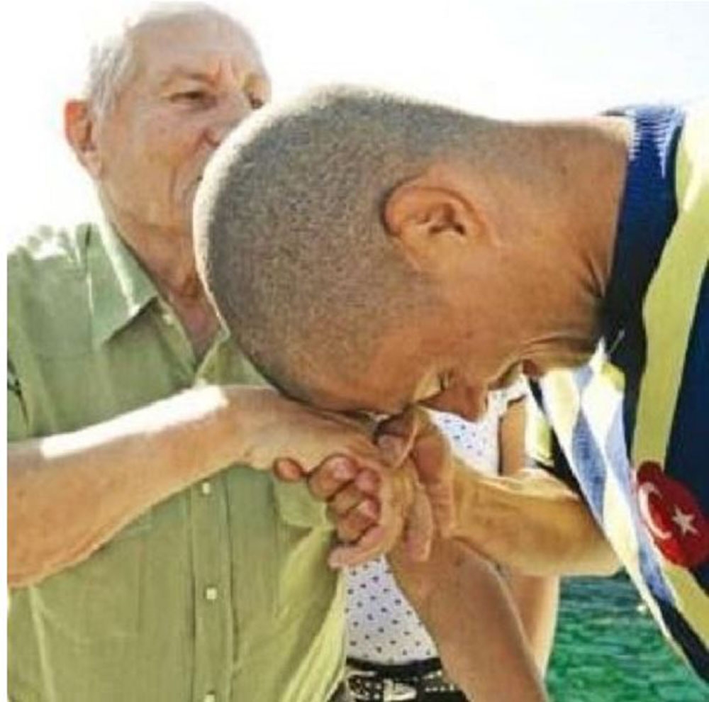 Alex’den Lefter’li bayram mesajı