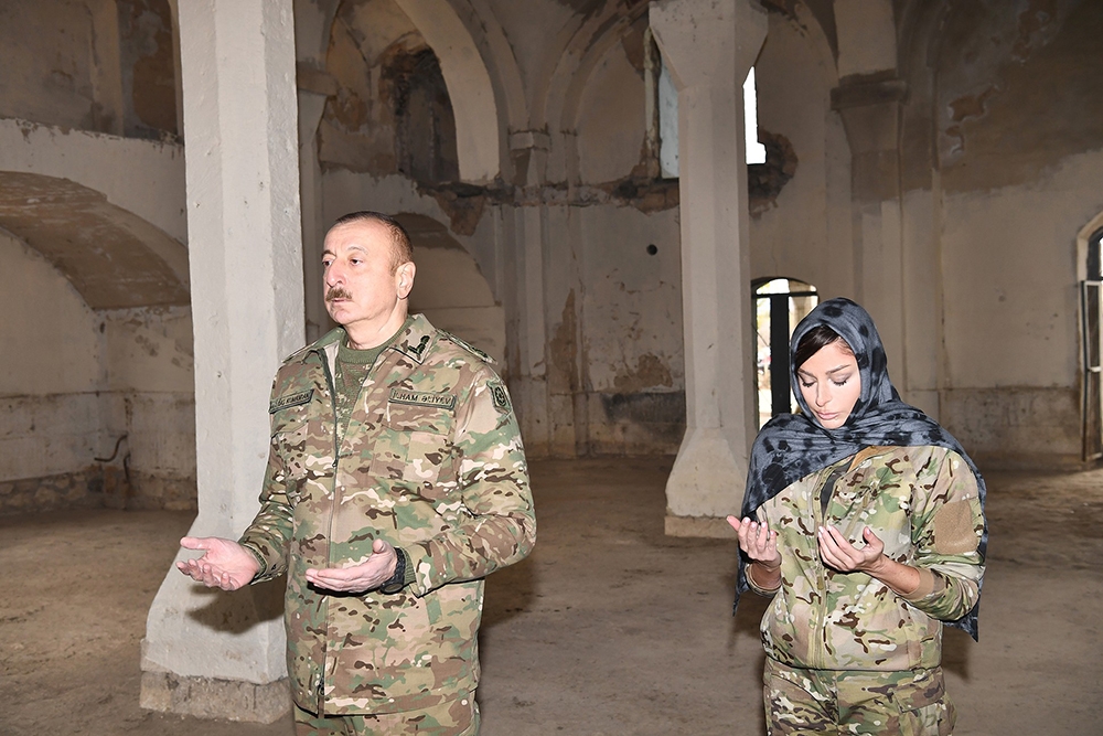 Aliyev, Ağdam kentini ziyaret etti