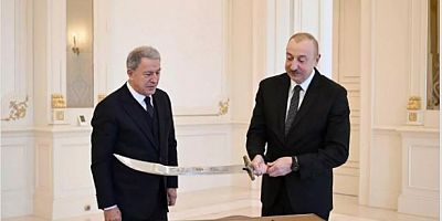 Aliyev, Hulusi Akar'ı kabul etti! Görüşmeye hediye damga vurdu