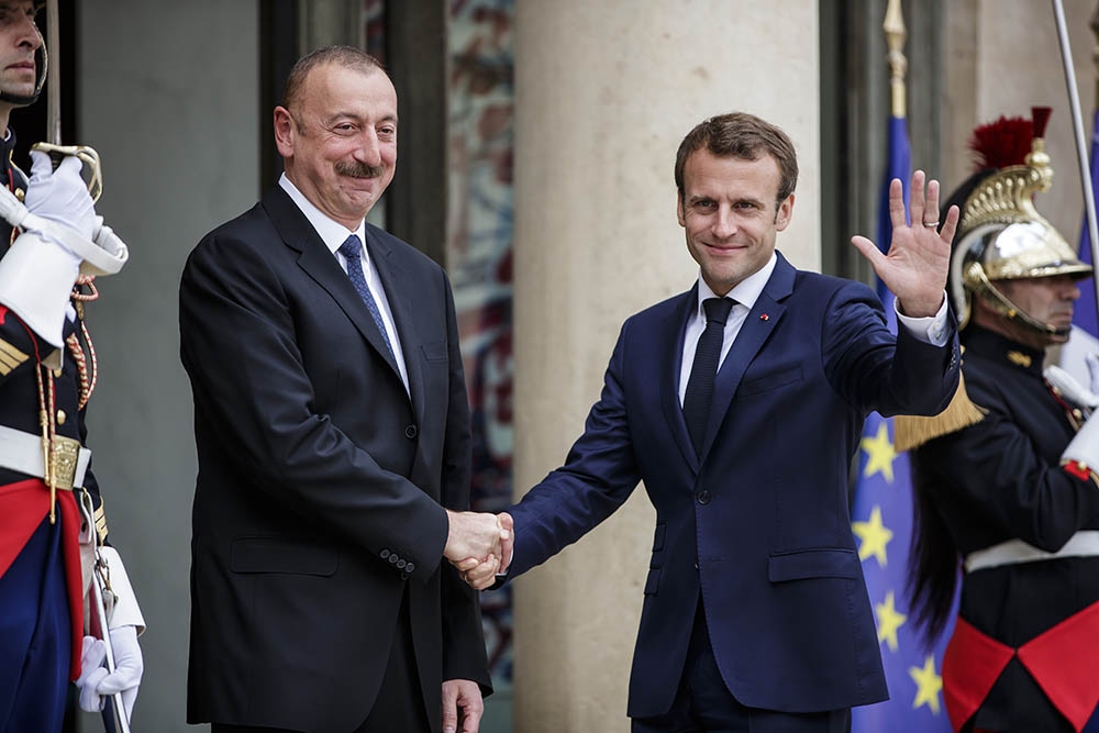 Aliyev ve Macron Azerbaycan-Ermenistan arasındaki durumu görüştü