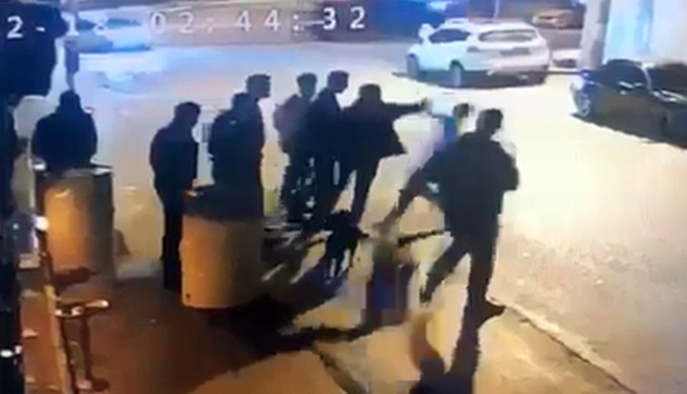Alkollü Mekan Önündeki Silahlı Saldırı Anı Kamerada