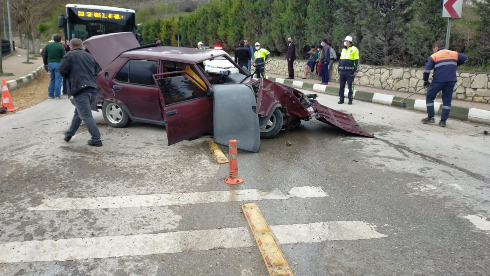 Alkollü sürücü ticari araca çarptı: 5 yaralı