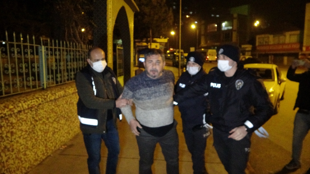 Alkollü yakalandı, ‘alkol kullanmıyorum’ diyerek gazetecilere saldırdı