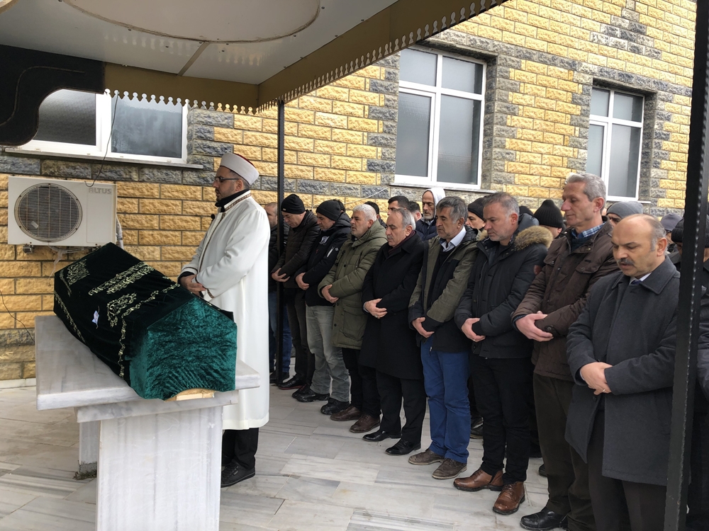Alman polisi tarafından öldürülen Türk vatandaşı toprağa verildi
