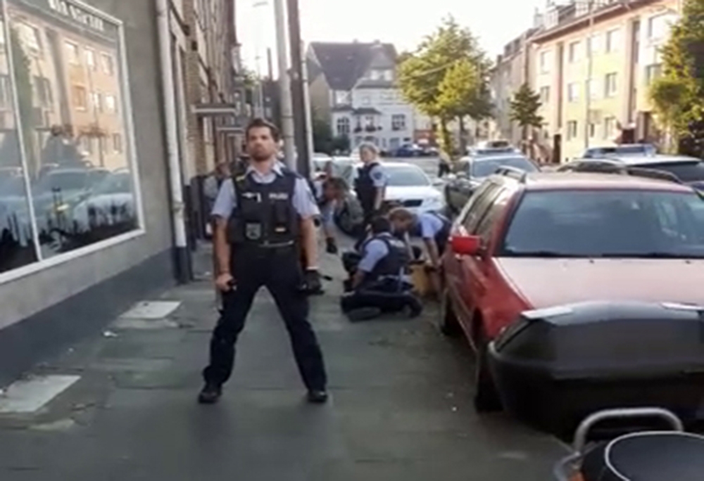 Alman polisinden Türk gence George Floyd şiddeti