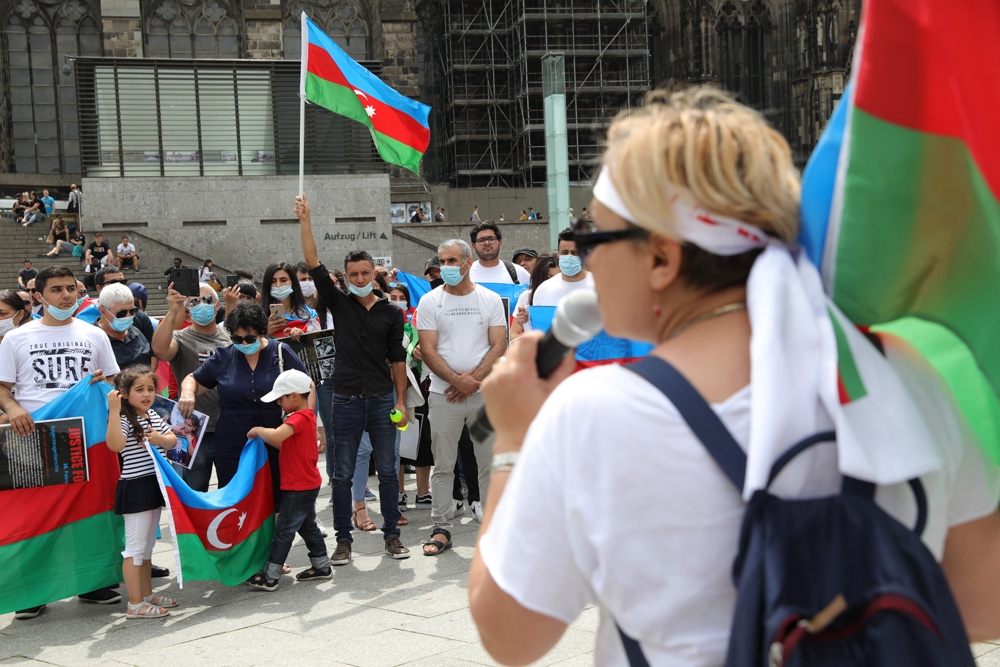 Almanya’da Ermenistan’ın saldırıları protesto edildi