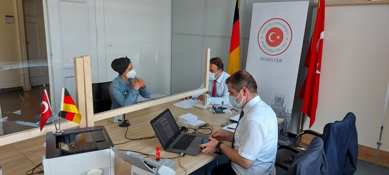 Almanya’da “gezici konsolosluk hizmetine” büyük ilgi