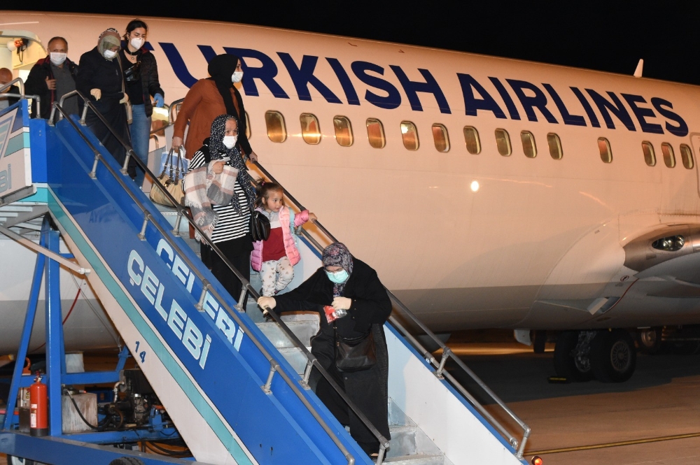 Almanya’dan getirilen 132 kişi Uşak’ta karantinaya alındı