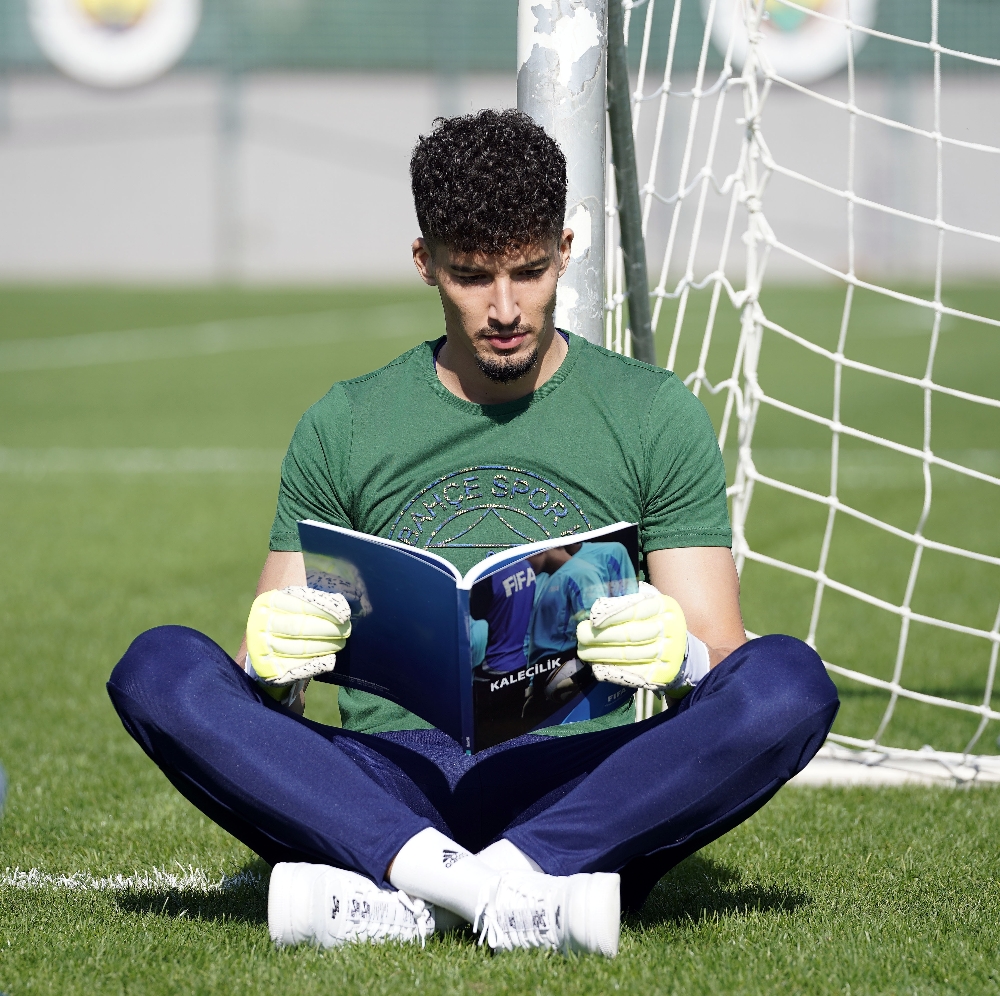 Altay Bayındır: “Kafamda kurduğum tek şey Fenerbahçe’nin başarısı”