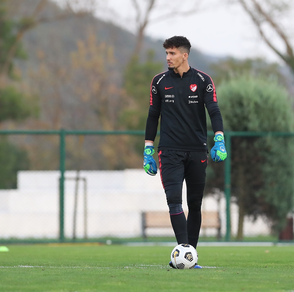 Altay Bayındır: “Öncelikli hedefim Fenerbahçe’de şampiyonluklar yaşamak”