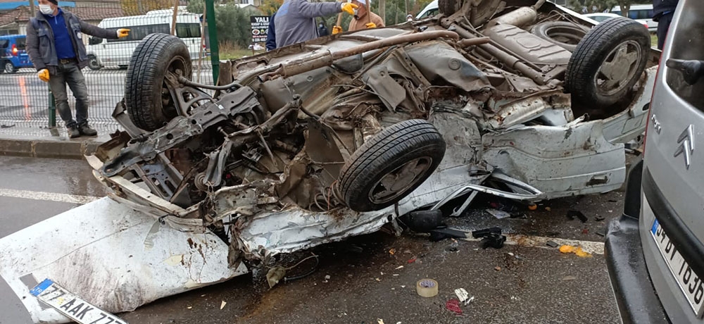 Altı araç birbirine girdi: 1 ölü, 10 yaralı