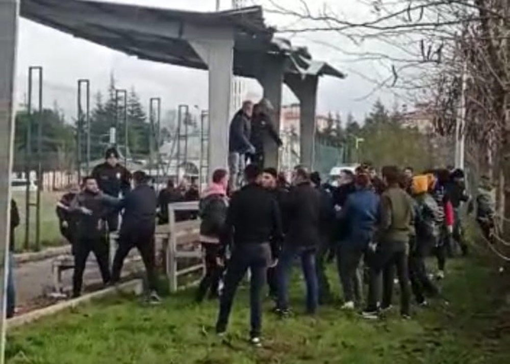 Amatör Maçta Tribün Karıştı
