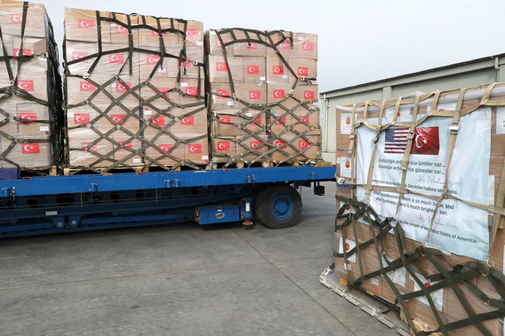 Amerikalılar ve Türkler Covid-19’u birlikte çaba göstererek yenecek