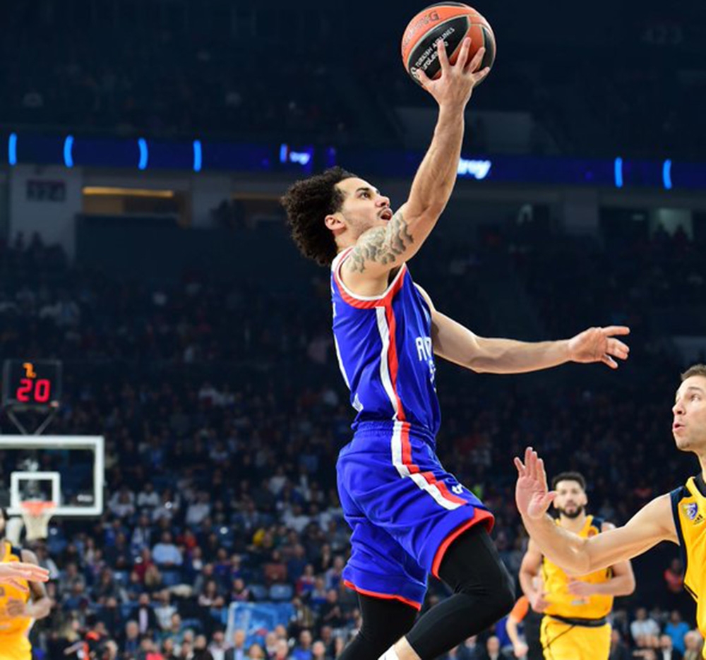 Anadolu Efes 14. Galibiyetini Aldı