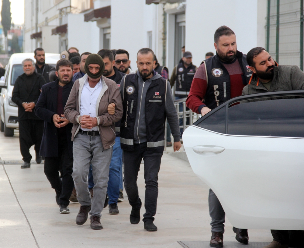 Analı Kızlı, Babalı Oğullu Arazi Çetesine Akbaba Operasyonu
