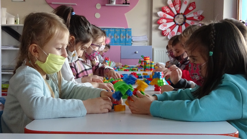 Anaokulu ve kreşler için son ders zili çaldı, çalışan veliler kara kara düşünüyor