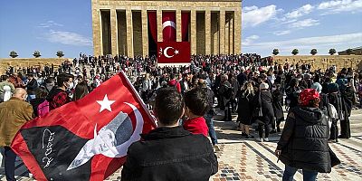 Anıtkabir'de 23 Nisan dolayısıyla ziyaretçi yoğunluğu yaşandı