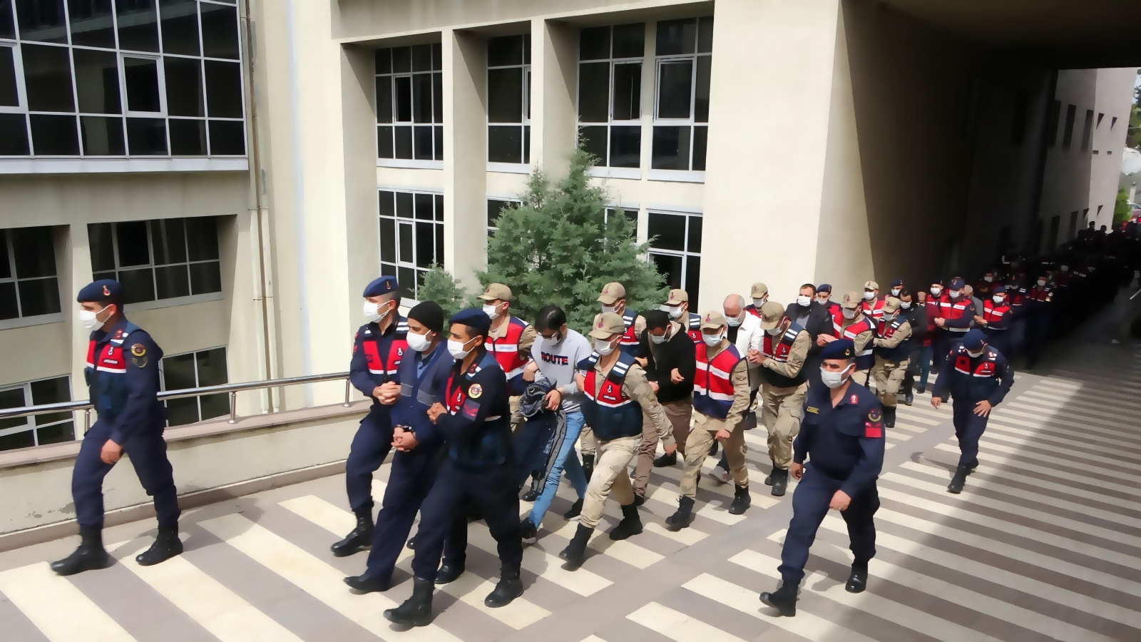 Ankara merkezli 12 ilde FETÖ operasyonu: 26 gözaltı