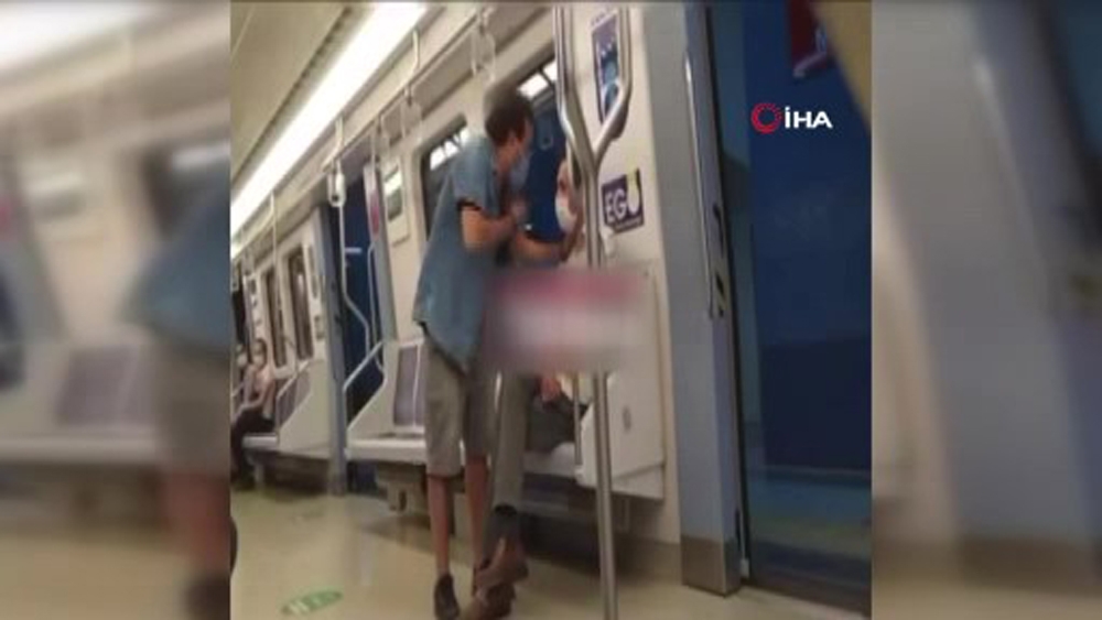 Ankara metrosunda şarkı kavgası
