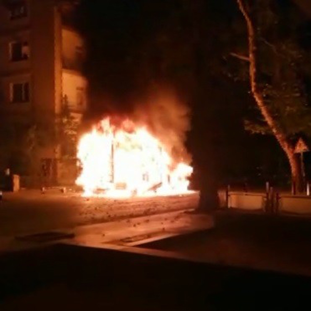 Ankara’da alev topuna dönen kamyonet paniğe sebep oldu