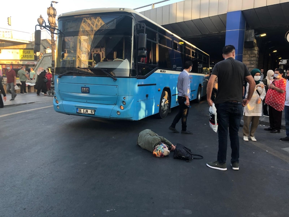 Ankara’da durağa giden kadına halk otobüsü çarptı