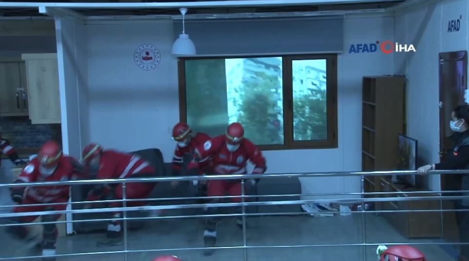 Ankara’da gerçekleştirilen deprem tatbikatı gerçeğini aratmadı