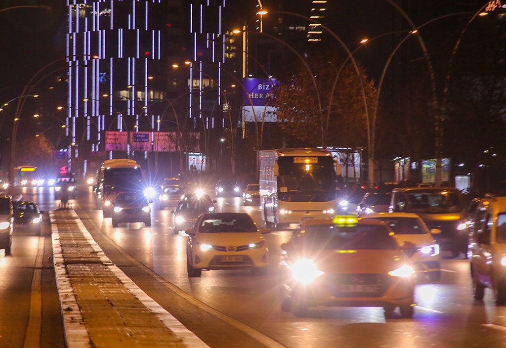 Ankara’da kısıtlamaya saatler kala yılbaşı yoğunluğu