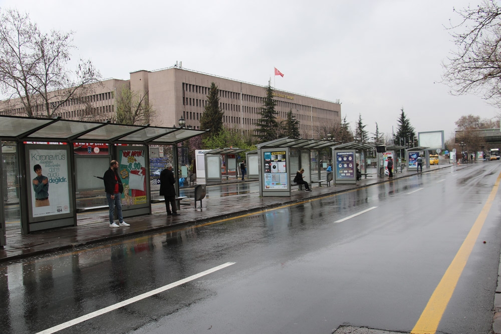 Ankara’da korona etkisi: Meydan, cadde, sokak ve parklar boş kaldı