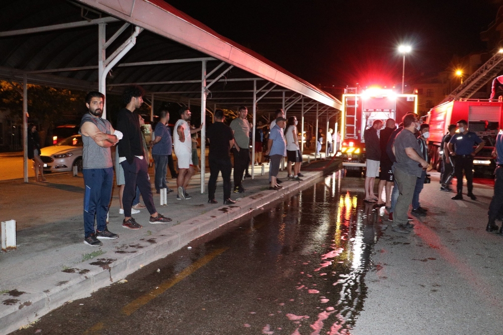 Ankara’da kundaklandığı iddia edilen dükkan alev alev yandı