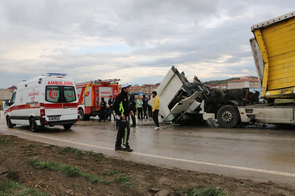 Ankara’da tır ile EGO otobüsü çarpıştı: 9 yaralı