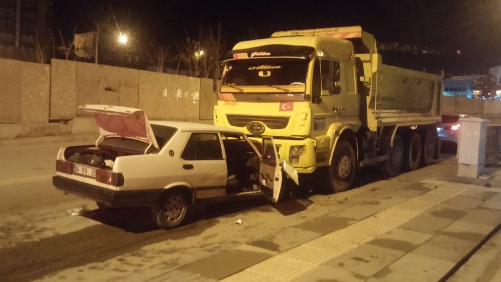 Ankarada Trafik Kazası: 1İ Ağır, 2 Yaralı