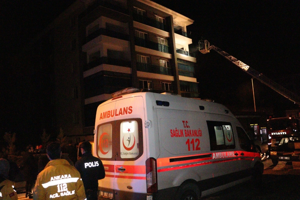 Ankara’da yangında can pazarı: 12 kişi dumandan etkilendi