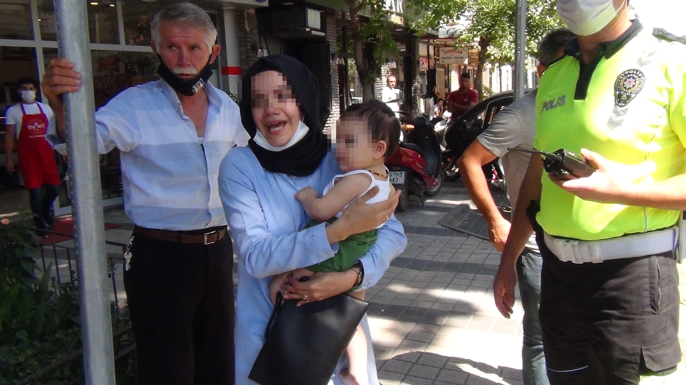 Anne ve bebeğine otomobil çarptı