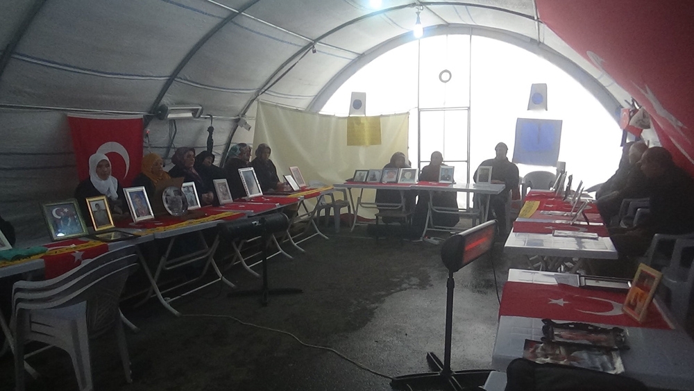 Annelerin Hdp Önündeki Evlat Nöbeti 124'ncü Gününde