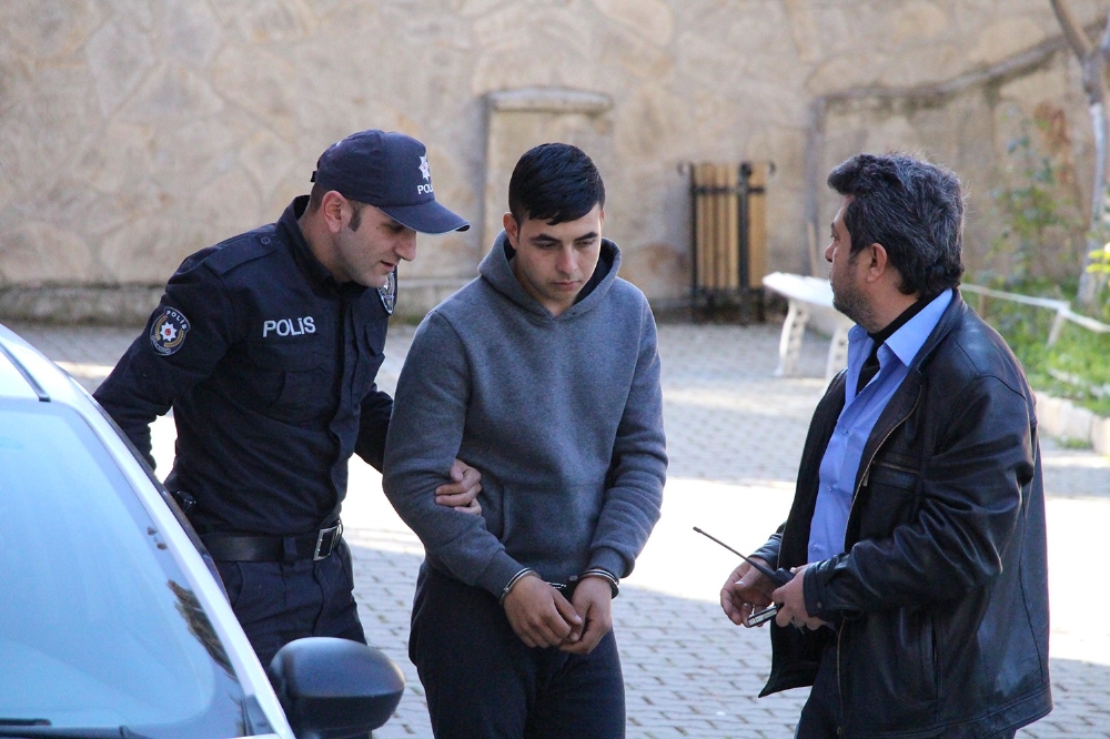 Annesini bıçaklayan genç tutuklandı, ifadeleri ise kan dondurdu