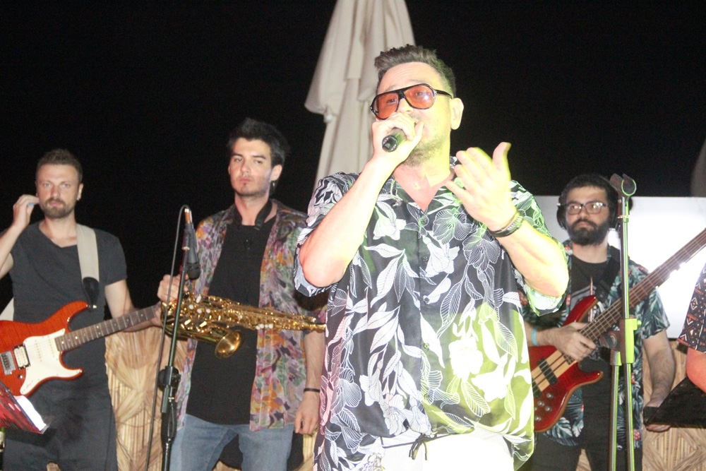 Annesini kaybeden Metin Arolat: 