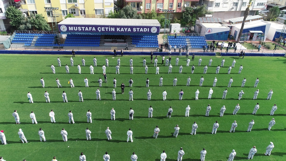 Antalya’da 250 kişilik yıkanabilir maske dağıtım ordusu