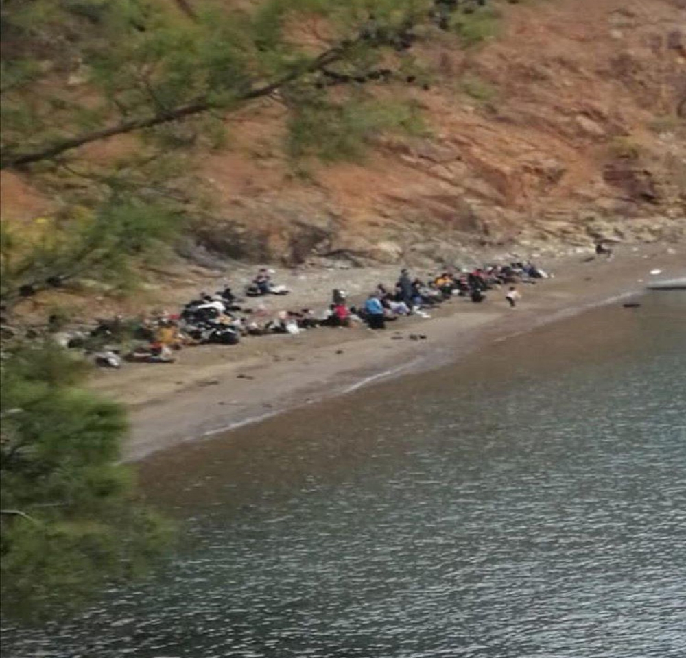 Antalya’da arıza yapan tur teknesindeki 190 düzensiz göçmen yakalandı
