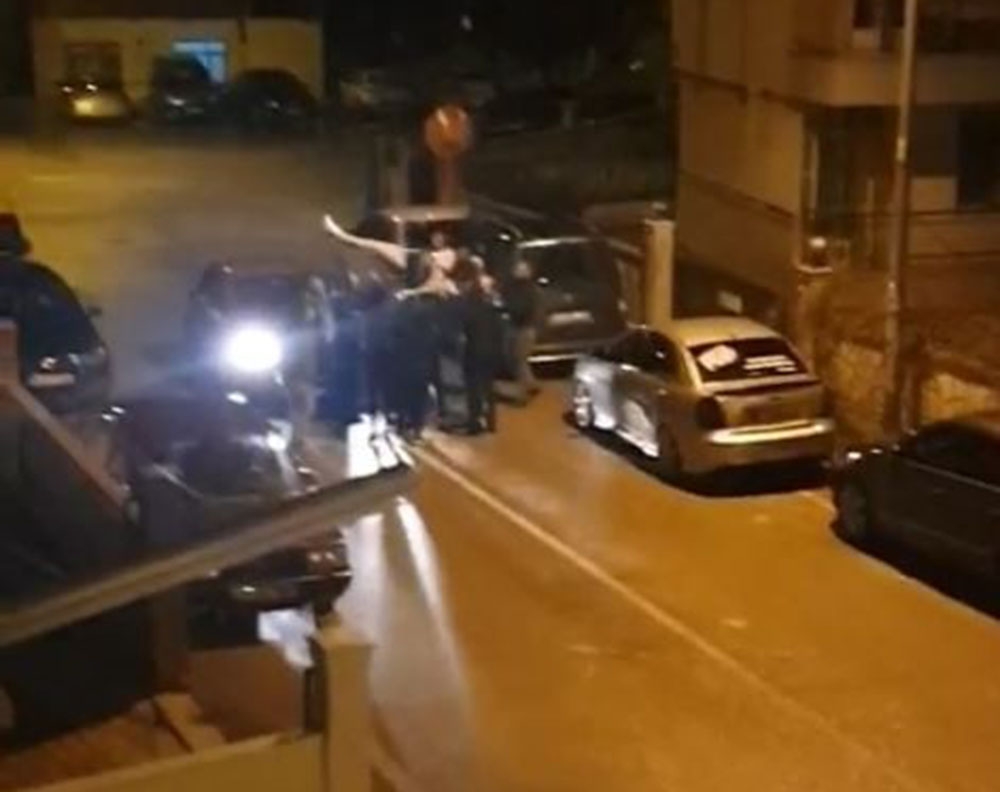 Antalya’da asker uğurlamada koronayı unutup birbirlerine sarıldılar