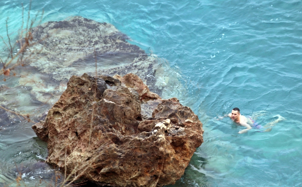 Antalya’da deniz suyu, hava sıcaklığının iki katına çıktı