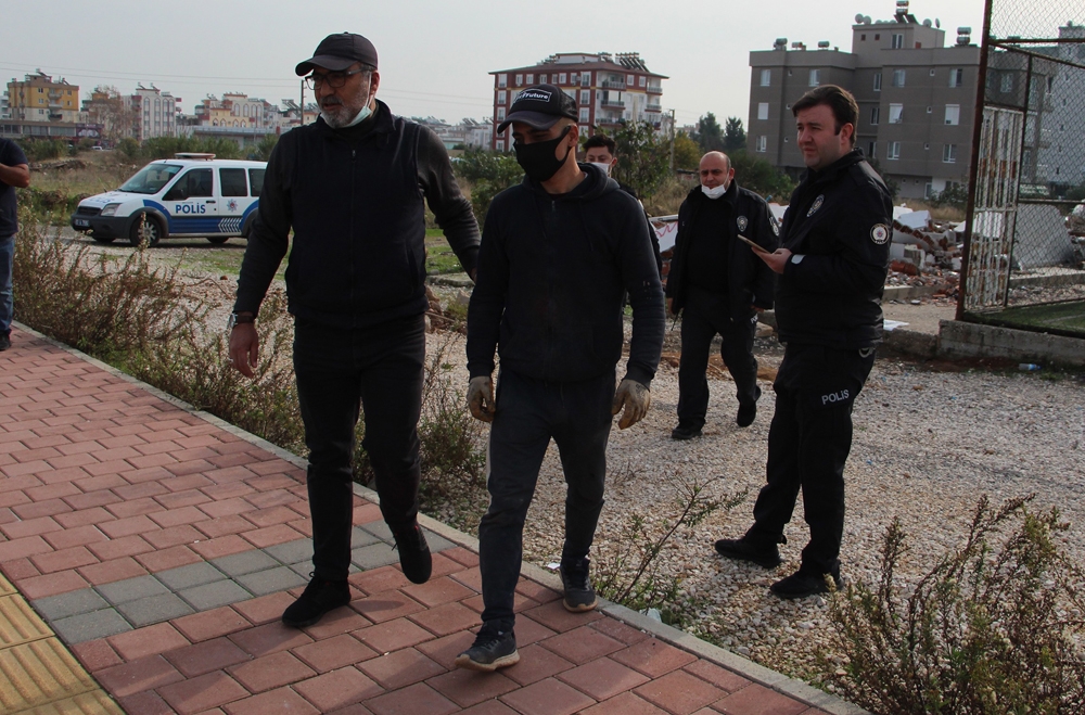 Antalya’da güpegündüz kablo hırsızlığı pes dedirtti