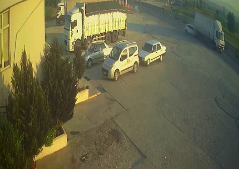 Antalya’da intihar gibi kaza: 1’i ağır 2 yaralı