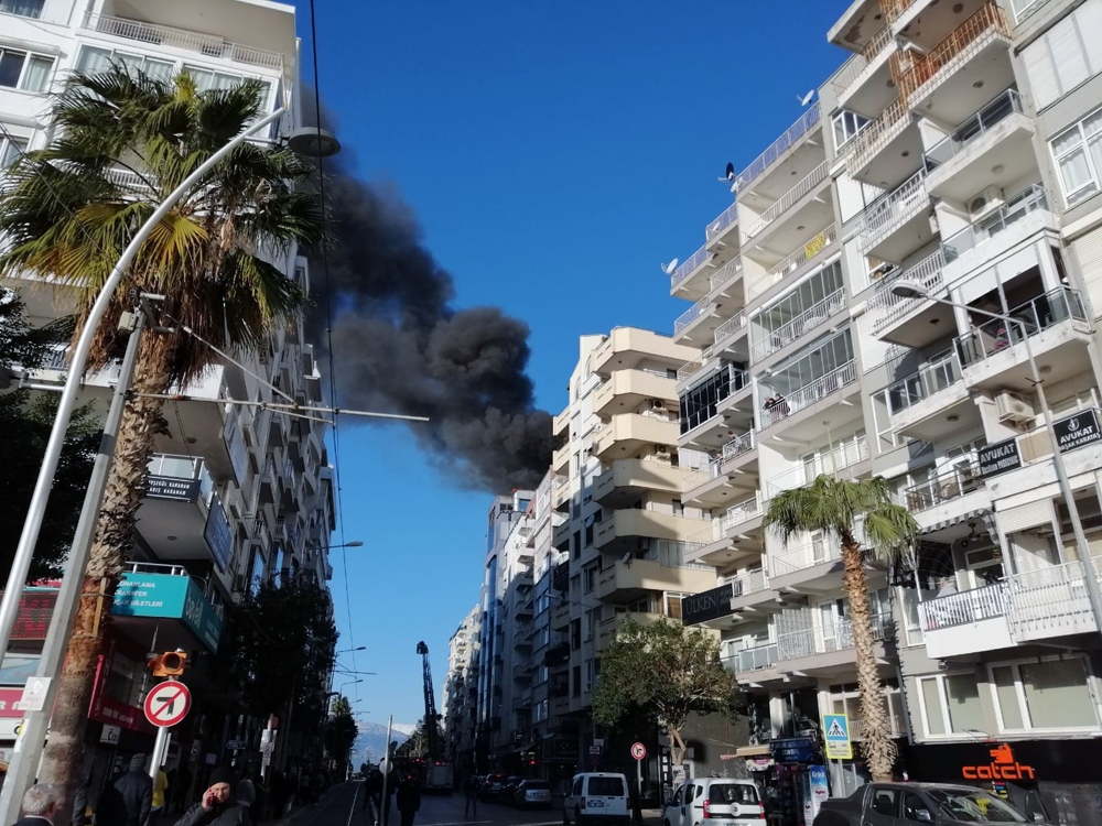 Antalya’da iş merkezinde korkutan yangın