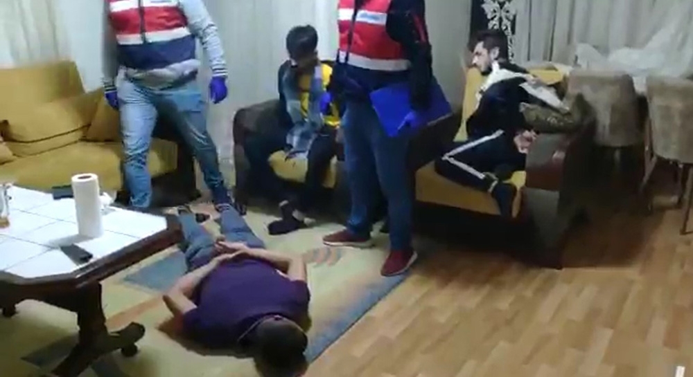 Antalya’da jandarmadan helikopter destekli ‘Çelik Kafes’ uyuşturucu operasyonu