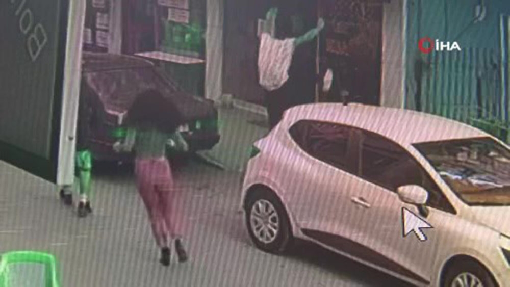 Antalya’da kaçan hırsıza uçan tekme