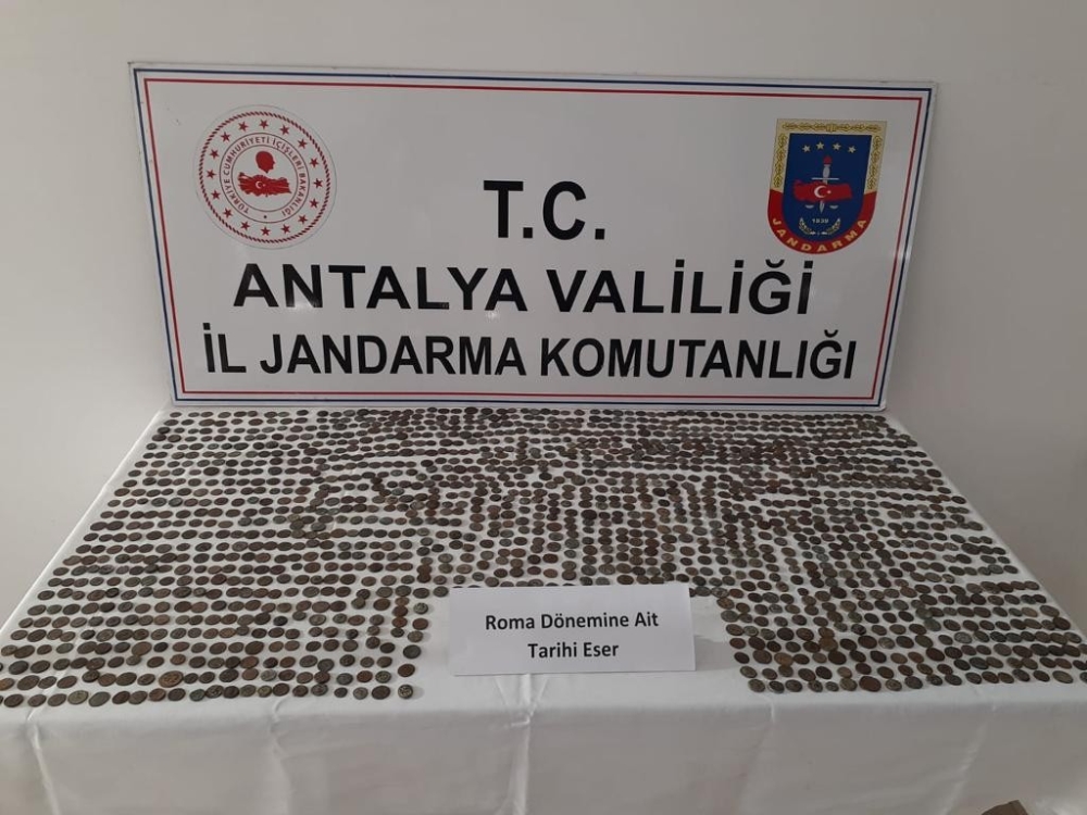 Antalya’da Roma dönemine ait 1547 adet sikke ele geçirildi
