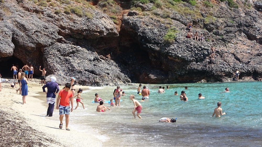 Antalya’da sahiller tıklım tıklım