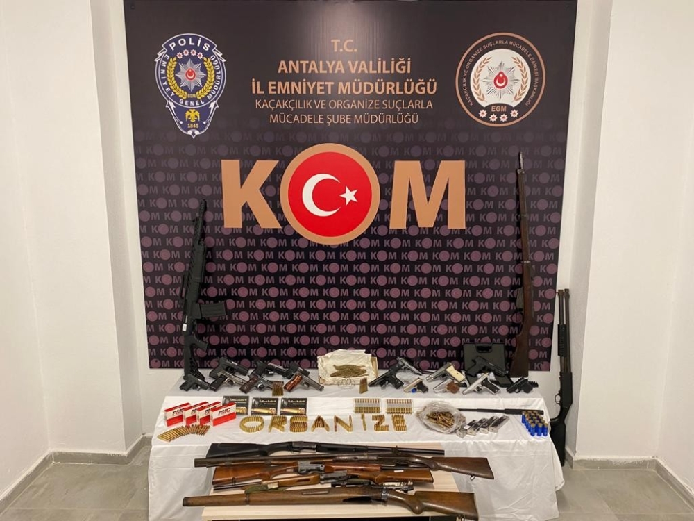 Antalya’da silah kaçakçılarına operasyon: 10 gözaltı