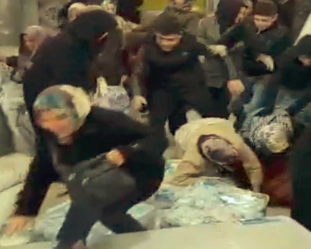 Antalyada Ucuz Yorgan Ve Battaniye İzdihamı