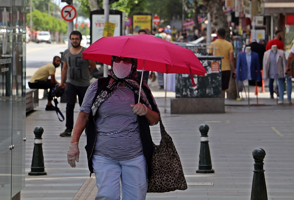 Antalya’da yaşlı vatandaşlar 41 derece dinlemedi